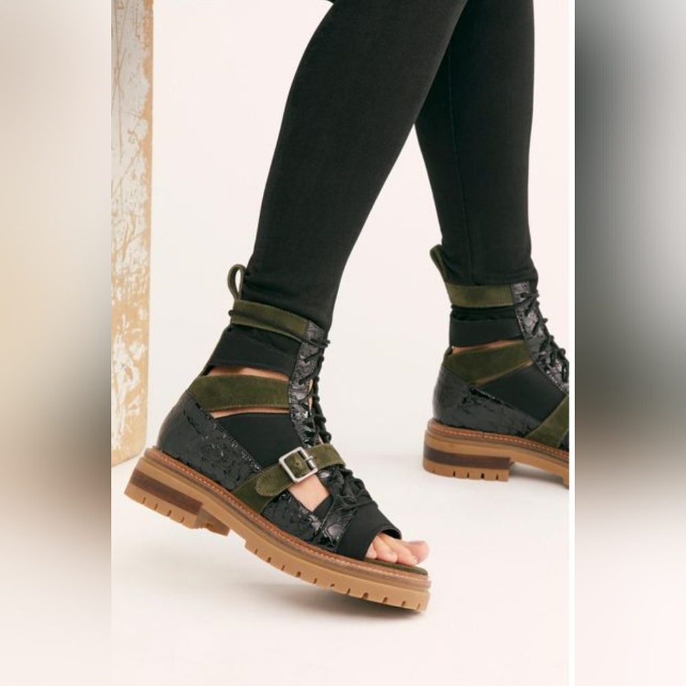 (40 eu) or size (10 us) Free People boot/sandal black and moss green.